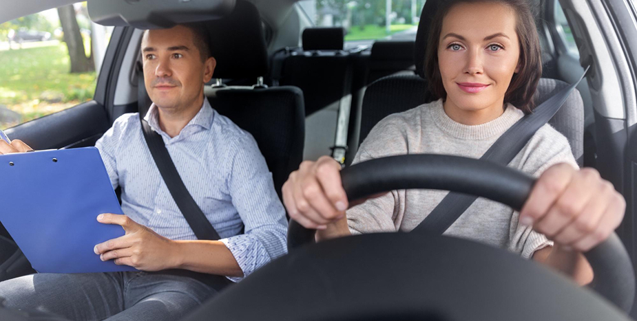 Learner driver performing head check during lane change in VicRoads test